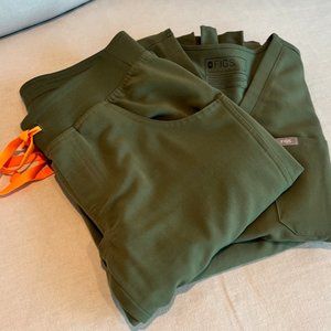 Moss Green Figs Scrub Set (3 piece set!)